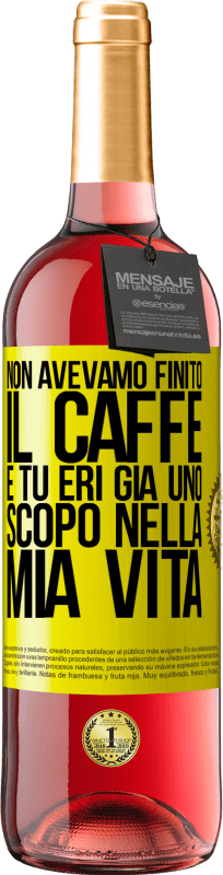 29,95 € | Vino rosato Edizione ROSÉ Non avevamo finito il caffè e tu eri già uno scopo nella mia vita Etichetta Gialla. Etichetta personalizzabile Vino giovane Raccogliere 2025 Tempranillo