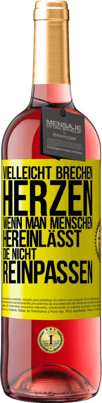 Kostenloser Versand | Roséwein ROSÉ Ausgabe Vielleicht brechen Herzen, wenn man Menschen hereinlässt, die nicht reinpassen Gelbes Etikett. Anpassbares Etikett Junger Wein Ernte 2023 Tempranillo