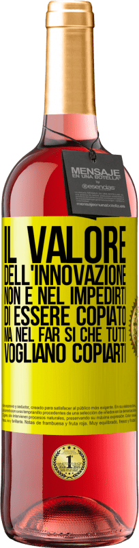29,95 € Spedizione Gratuita | Vino rosato Edizione ROSÉ Il valore dell'innovazione non è nel impedirti di essere copiato, ma nel far sì che tutti vogliano copiarti Etichetta Gialla. Etichetta personalizzabile Vino giovane Raccogliere 2025 Tempranillo