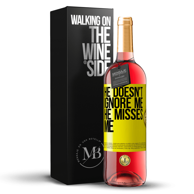 29,95 € Бесплатная доставка | Розовое вино Издание ROSÉ Он не игнорирует меня, он скучает по мне Желтая этикетка. Настраиваемая этикетка Молодое вино Урожай 2024 Tempranillo