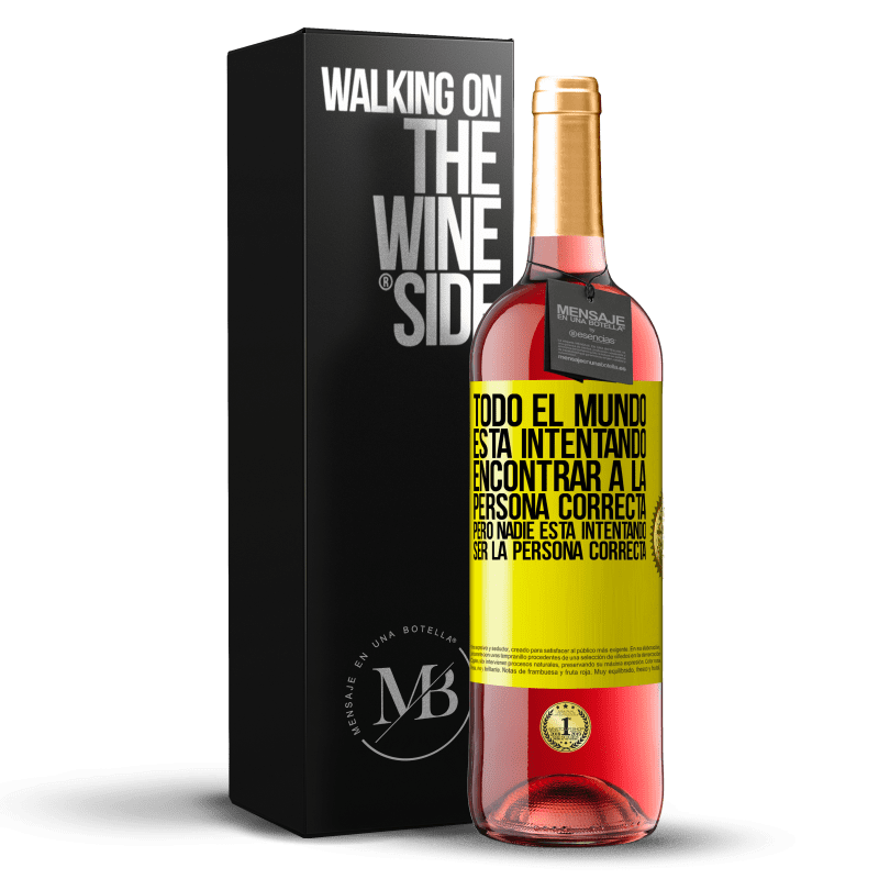 29,95 € Envío gratis | Vino Rosado Edición ROSÉ Todo el mundo está intentando encontrar a la persona correcta. Pero nadie está intentando ser la persona correcta Etiqueta Amarilla. Etiqueta personalizable Vino joven Cosecha 2025 Tempranillo