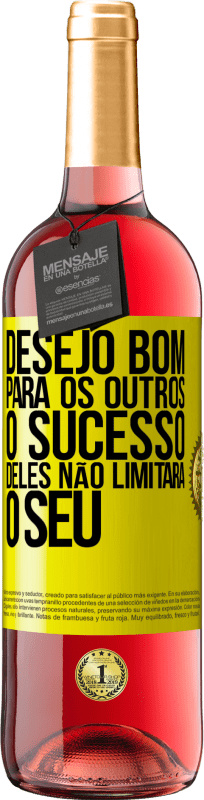 29,95 € Envio grátis | Vinho rosé Edição ROSÉ Desejo bom para os outros, o sucesso deles não limitará o seu Etiqueta Amarela. Etiqueta personalizável Vinho jovem Colheita 2025 Tempranillo