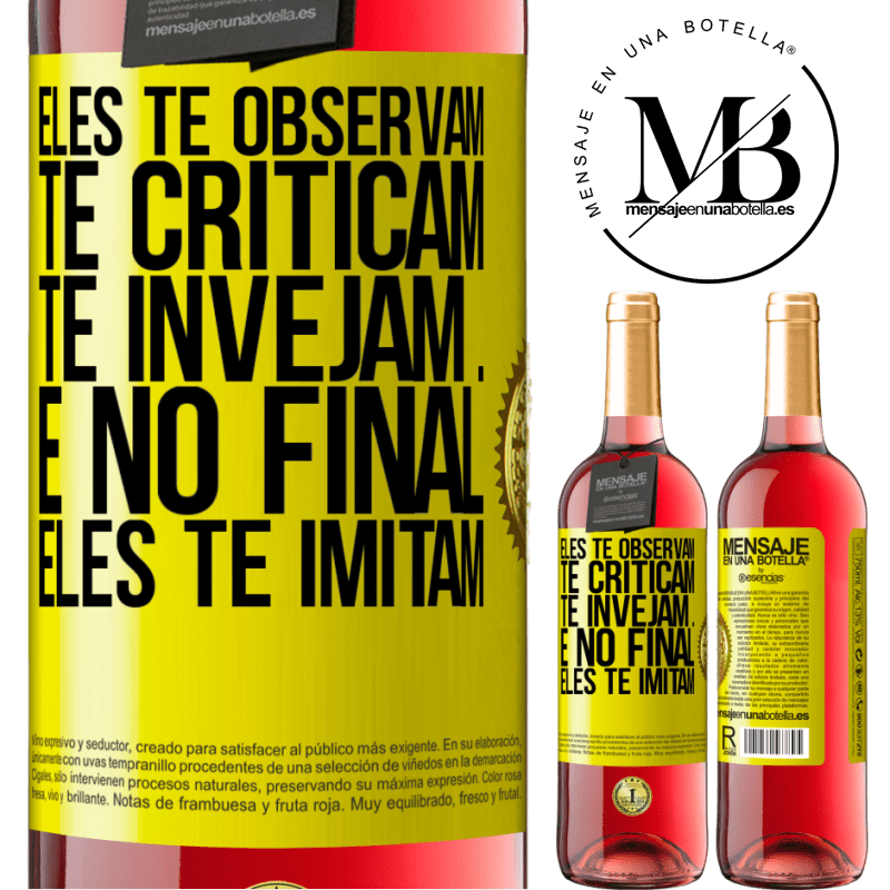 29,95 € Envio grátis | Vinho rosé Edição ROSÉ Eles te observam, te criticam, te invejam ... e no final, eles te imitam Etiqueta Amarela. Etiqueta personalizável Vinho jovem Colheita 2025 Tempranillo