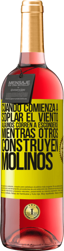 «Cuando comienza a soplar el viento, algunos corren a esconderse, mientras otros construyen molinos» Edición ROSÉ