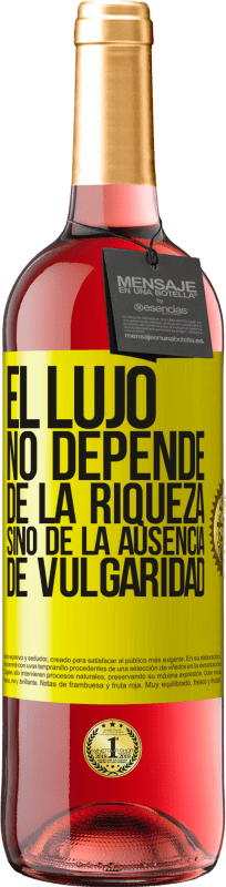 Envío gratis | Vino Rosado Edición ROSÉ El lujo no depende de la riqueza, sino de la ausencia de vulgaridad Etiqueta Amarilla. Etiqueta personalizable Vino joven Cosecha 2023 Tempranillo