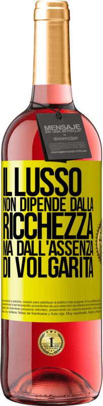 29,95 € Spedizione Gratuita | Vino rosato Edizione ROSÉ Il lusso non dipende dalla ricchezza, ma dall'assenza di volgarità Etichetta Gialla. Etichetta personalizzabile Vino giovane Raccogliere 2025 Tempranillo
