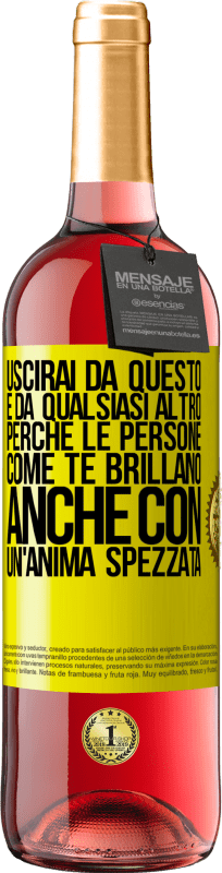 29,95 € | Vino rosato Edizione ROSÉ Uscirai da questo e da qualsiasi altro, perché le persone come te brillano anche con un'anima spezzata Etichetta Gialla. Etichetta personalizzabile Vino giovane Raccogliere 2025 Tempranillo