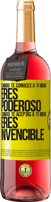 29,95 € Envío gratis | Vino Rosado Edición ROSÉ Cuando te conoces a ti mismo, eres poderoso. Cuando te aceptas a ti mismo, eres invencible Etiqueta Amarilla. Etiqueta personalizable Vino joven Cosecha 2025 Tempranillo