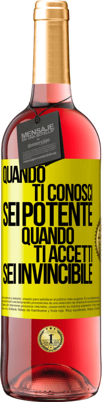29,95 € Spedizione Gratuita | Vino rosato Edizione ROSÉ Quando ti conosci, sei potente. Quando ti accetti, sei invincibile Etichetta Gialla. Etichetta personalizzabile Vino giovane Raccogliere 2025 Tempranillo