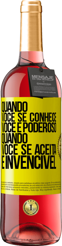 29,95 € Envio grátis | Vinho rosé Edição ROSÉ Quando você se conhece, você é poderoso. Quando você se aceita, é invencível Etiqueta Amarela. Etiqueta personalizável Vinho jovem Colheita 2025 Tempranillo