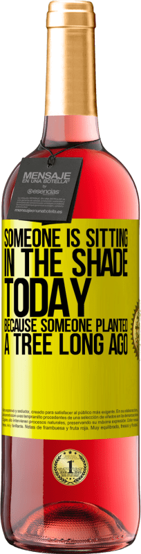 «誰かがずっと前に木を植えたので、誰かが今日日陰に座っています» ROSÉエディション