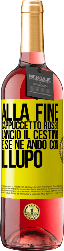 Spedizione Gratuita | Vino rosato Edizione ROSÉ Alla fine, Cappuccetto Rosso lanciò il cestino e se ne andò con il lupo Etichetta Gialla. Etichetta personalizzabile Vino giovane Raccogliere 2023 Tempranillo