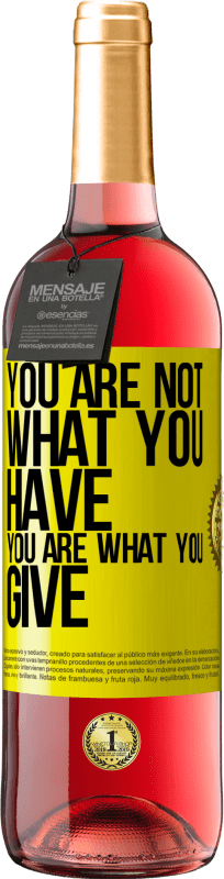 29,95 € Free Shipping | Rosé Wine ROSÉ Edition You are not what you have. You are what you give Yellow Label. Customizable label Young wine Harvest 2025 Tempranillo