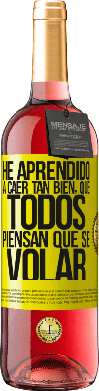 29,95 € Envío gratis | Vino Rosado Edición ROSÉ He aprendido a caer tan bien, que todos piensan que sé volar Etiqueta Amarilla. Etiqueta personalizable Vino joven Cosecha 2025 Tempranillo