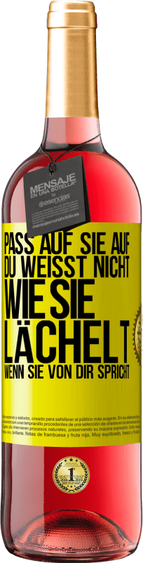 29,95 € | Roséwein ROSÉ Ausgabe Pass auf sie auf. Du weißt nicht, wie sie lächelt, wenn sie von dir spricht Gelbes Etikett. Anpassbares Etikett Junger Wein Ernte 2024 Tempranillo