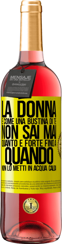 29,95 € Spedizione Gratuita | Vino rosato Edizione ROSÉ La donna è come una bustina di tè. Non sai mai quanto è forte fino a quando non lo metti in acqua calda Etichetta Gialla. Etichetta personalizzabile Vino giovane Raccogliere 2025 Tempranillo