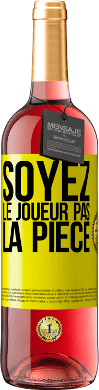 29,95 € | Vin rosé Édition ROSÉ Soyez le joueur pas la pièce Étiquette Jaune. Étiquette personnalisable Vin jeune Récolte 2024 Tempranillo