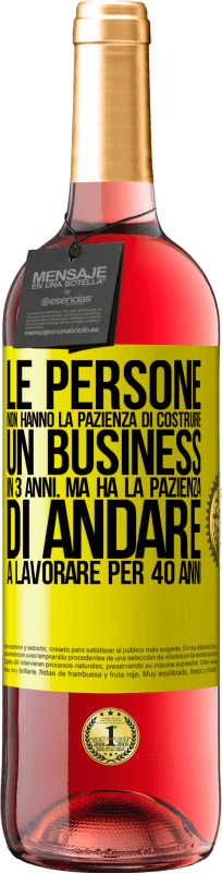 Spedizione Gratuita | Vino rosato Edizione ROSÉ Le persone non hanno la pazienza di costruire un business in 3 anni. Ma ha la pazienza di andare a lavorare per 40 anni Etichetta Gialla. Etichetta personalizzabile Vino giovane Raccogliere 2023 Tempranillo