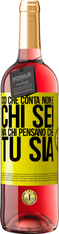 «Ciò che conta non è chi sei, ma chi pensano che tu sia» Edizione ROSÉ