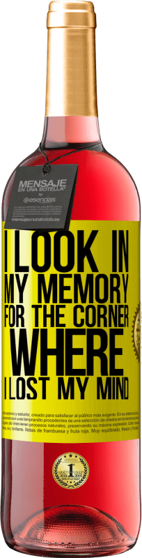 29,95 € Бесплатная доставка | Розовое вино Издание ROSÉ Я ищу в своей памяти угол, где я сошел с ума Желтая этикетка. Настраиваемая этикетка Молодое вино Урожай 2025 Tempranillo