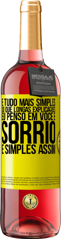 29,95 € Envio grátis | Vinho rosé Edição ROSÉ É tudo mais simples do que longas explicações. Eu penso em você e sorrio. É simples assim Etiqueta Amarela. Etiqueta personalizável Vinho jovem Colheita 2025 Tempranillo