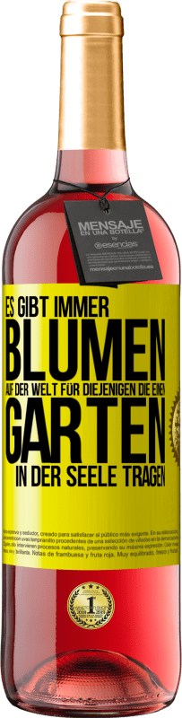 29,95 € | Roséwein ROSÉ Ausgabe Es gibt immer Blumen auf der Welt für diejenigen, die einen Garten in der Seele tragen Gelbes Etikett. Anpassbares Etikett Junger Wein Ernte 2024 Tempranillo