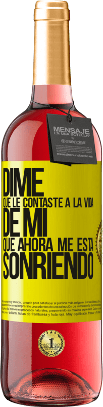 Envío gratis | Vino Rosado Edición ROSÉ Dime qué le contaste a la vida de mi que ahora me está sonriendo Etiqueta Amarilla. Etiqueta personalizable Vino joven Cosecha 2023 Tempranillo