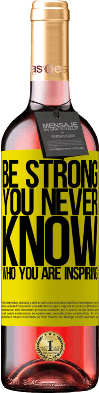 29,95 € | Vin rosé Édition ROSÉ Be strong. You never know who you are inspiring Étiquette Jaune. Étiquette personnalisable Vin jeune Récolte 2024 Tempranillo