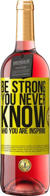 29,95 € | Vino Rosado Edición ROSÉ Be strong. You never know who you are inspiring Etiqueta Amarilla. Etiqueta personalizable Vino joven Cosecha 2024 Tempranillo