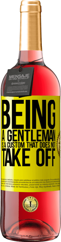 29,95 € Бесплатная доставка | Розовое вино Издание ROSÉ Быть джентльменом - это обычай, который не снимает Желтая этикетка. Настраиваемая этикетка Молодое вино Урожай 2025 Tempranillo