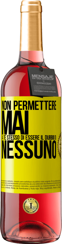 29,95 € Spedizione Gratuita | Vino rosato Edizione ROSÉ Non permettere mai a te stesso di essere il dubbio di nessuno Etichetta Gialla. Etichetta personalizzabile Vino giovane Raccogliere 2025 Tempranillo