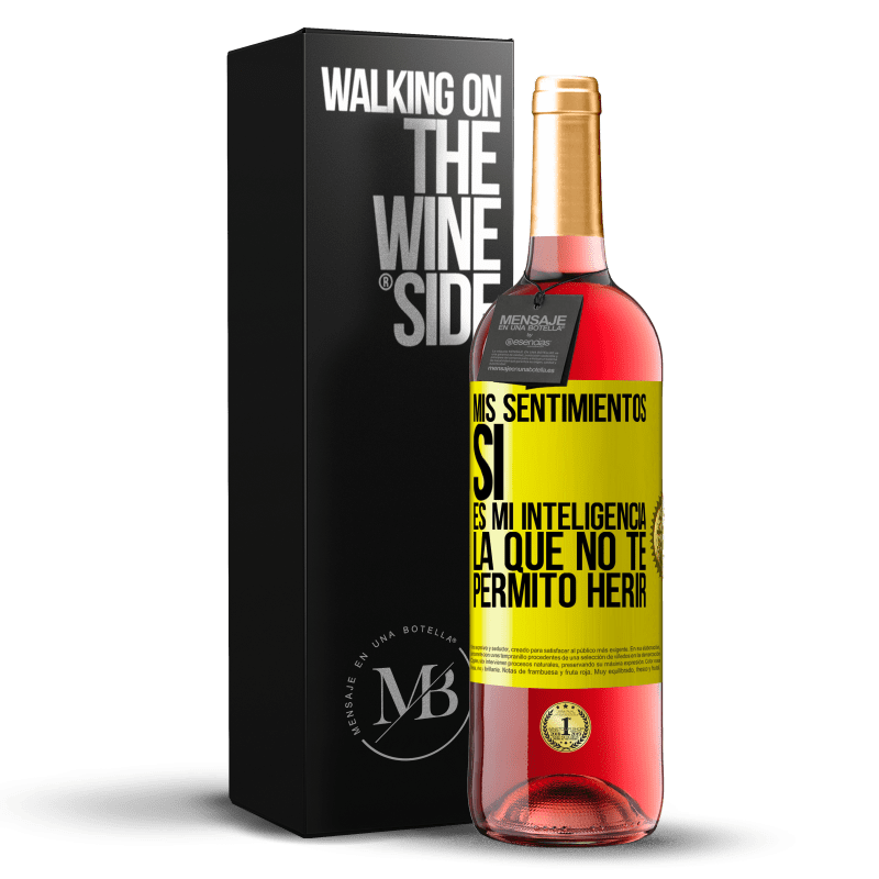 29,95 € Envío gratis | Vino Rosado Edición ROSÉ Mis sentimientos, sí. Es mi inteligencia la que no te permito herir Etiqueta Amarilla. Etiqueta personalizable Vino joven Cosecha 2024 Tempranillo