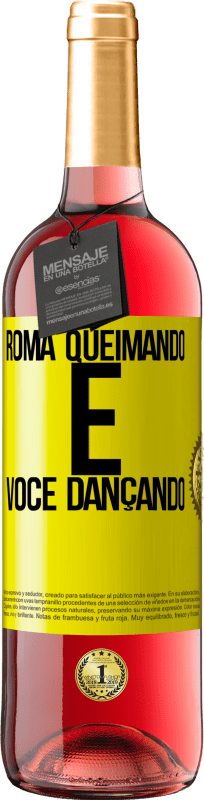 29,95 € | Vinho rosé Edição ROSÉ Roma queimando e você dançando Etiqueta Amarela. Etiqueta personalizável Vinho jovem Colheita 2025 Tempranillo