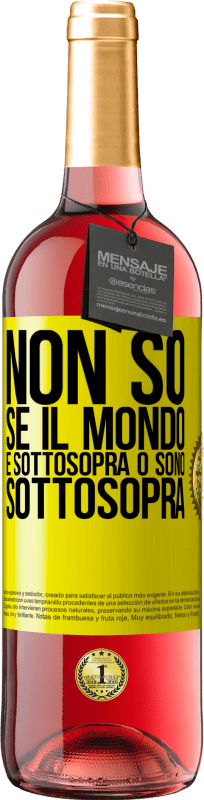 29,95 € Spedizione Gratuita | Vino rosato Edizione ROSÉ Non so se il mondo è sottosopra o sono sottosopra Etichetta Gialla. Etichetta personalizzabile Vino giovane Raccogliere 2025 Tempranillo