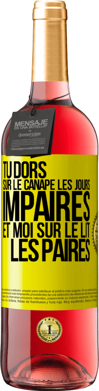 «Tu dors sur le canapé les jours impaires et moi sur le lit les paires» Édition ROSÉ