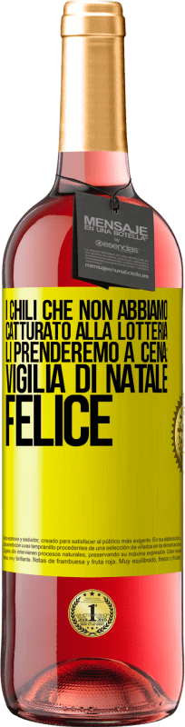 Spedizione Gratuita | Vino rosato Edizione ROSÉ I chili che non abbiamo catturato alla lotteria, li prenderemo a cena: vigilia di Natale felice Etichetta Gialla. Etichetta personalizzabile Vino giovane Raccogliere 2023 Tempranillo