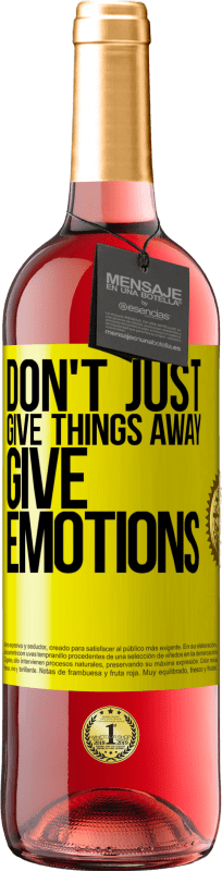 29,95 € Free Shipping | Rosé Wine ROSÉ Edition Don't just give things away, give emotions Yellow Label. Customizable label Young wine Harvest 2022 Tempranillo