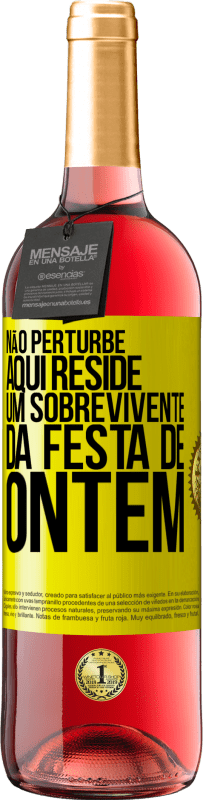 «Não perturbe. Aqui reside um sobrevivente da festa de ontem» Edição ROSÉ