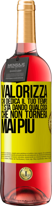 29,95 € | Vino rosato Edizione ROSÉ Valorizza chi dedica il tuo tempo. Ti sta dando qualcosa che non tornerà mai più Etichetta Gialla. Etichetta personalizzabile Vino giovane Raccogliere 2024 Tempranillo