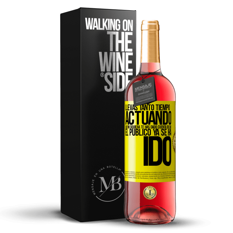 29,95 € Envío gratis | Vino Rosado Edición ROSÉ Llevas tanto tiempo actuando que ni siquiera te has dado cuenta de que el público ya se ha ido Etiqueta Amarilla. Etiqueta personalizable Vino joven Cosecha 2023 Tempranillo