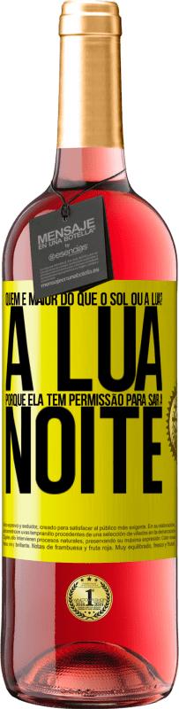 29,95 € | Vinho rosé Edição ROSÉ Quem é maior do que o sol ou a lua? A lua, porque ela tem permissão para sair à noite Etiqueta Amarela. Etiqueta personalizável Vinho jovem Colheita 2023 Tempranillo