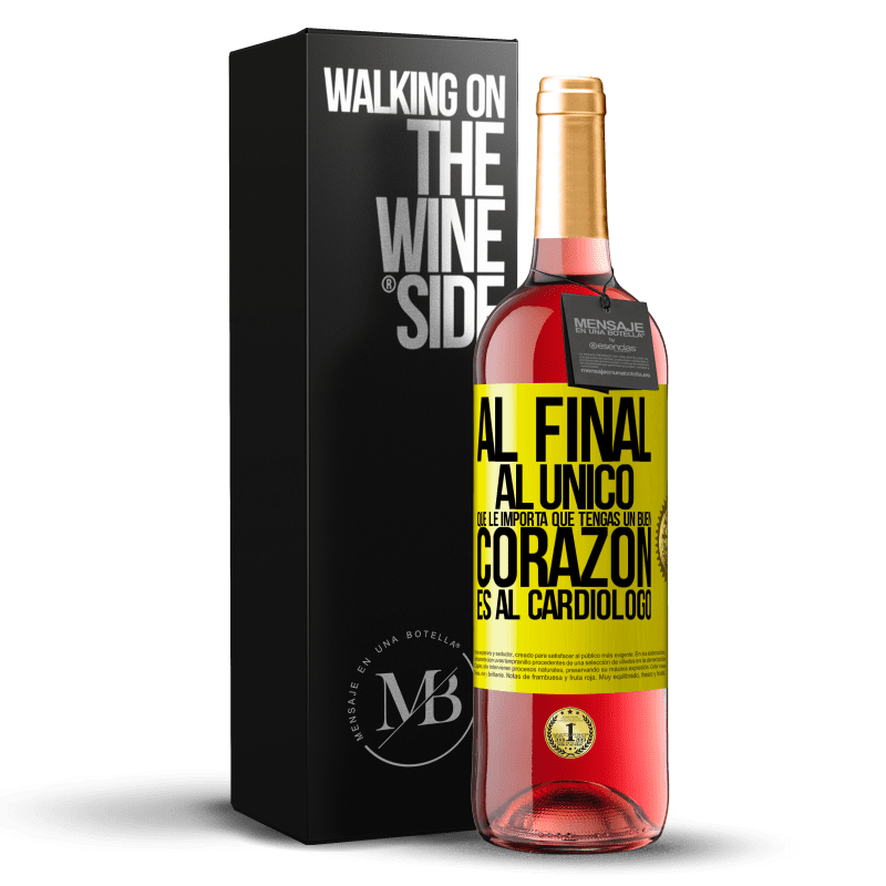 29,95 € Envío gratis | Vino Rosado Edición ROSÉ Al final, al único que le importa que tengas un buen corazón es al cardiólogo Etiqueta Amarilla. Etiqueta personalizable Vino joven Cosecha 2023 Tempranillo