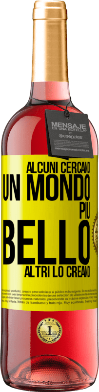 29,95 € Spedizione Gratuita | Vino rosato Edizione ROSÉ Alcuni cercano un mondo più bello, altri lo creano Etichetta Gialla. Etichetta personalizzabile Vino giovane Raccogliere 2025 Tempranillo