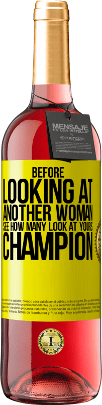 29,95 € 送料無料 | ロゼワイン ROSÉエディション 別の女性を見る前に、あなたの女性を何人見ているか見てください、チャンピオン 黄色のラベル. カスタマイズ可能なラベル 若いワイン 収穫 2023 Tempranillo