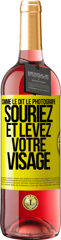 «Comme le dit le photographe, souriez et levez votre visage» Édition ROSÉ