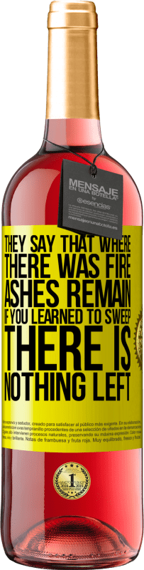 29,95 € 送料無料 | ロゼワイン ROSÉエディション 彼らは、火事があったところに灰が残っていると言います。あなたが掃除することを学んだなら、何も残っていません 黄色のラベル. カスタマイズ可能なラベル 若いワイン 収穫 2025 Tempranillo