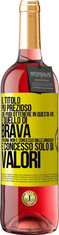 Spedizione Gratuita | Vino rosato Edizione ROSÉ Il titolo più prezioso che puoi ottenere in questa vita è quello di brava persona, non è concesso dalle università, è Etichetta Gialla. Etichetta personalizzabile Vino giovane Raccogliere 2023 Tempranillo