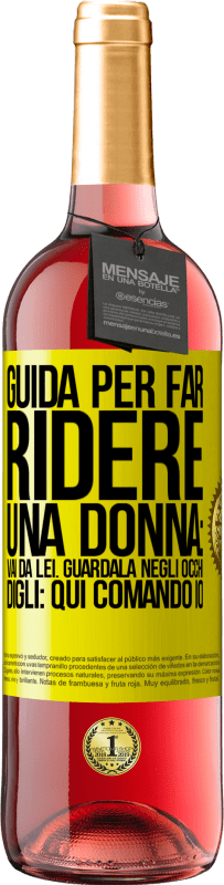 Spedizione Gratuita | Vino rosato Edizione ROSÉ Guida per far ridere una donna: vai da lei. Guardala negli occhi. Digli: qui comando io Etichetta Gialla. Etichetta personalizzabile Vino giovane Raccogliere 2023 Tempranillo