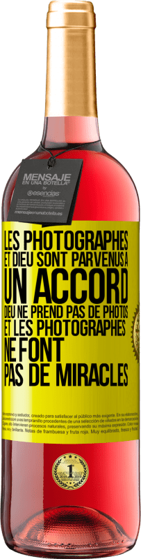 Envoi gratuit | Vin rosé Édition ROSÉ Les photographes et Dieu sont parvenus à un accord. Dieu ne prend pas de photos et les photographes ne font pas de miracles Étiquette Jaune. Étiquette personnalisable Vin jeune Récolte 2023 Tempranillo