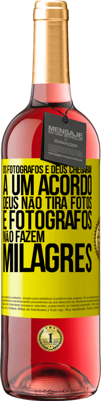 29,95 € Envio grátis | Vinho rosé Edição ROSÉ Os fotógrafos e Deus chegaram a um acordo. Deus não tira fotos e fotógrafos não fazem milagres Etiqueta Amarela. Etiqueta personalizável Vinho jovem Colheita 2024 Tempranillo